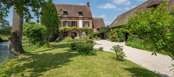 Charming apartment with river view, WiFi and parking