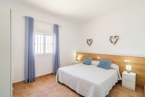 4 bedrooms, iron/ironing board, travel cot, free WiFi