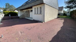 Exterior - Ground Floor Apartment with Garden, Near Beach and Shops (Jullouville)
