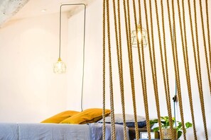 1 bedroom, iron/ironing board, WiFi, bed sheets - Le Bel Air - Loft spacieux, centre de Marseille (Marseille)