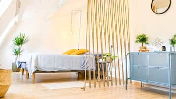 1 slaapkamer, een strijkplank/strijkijzer, wifi, beddengoed