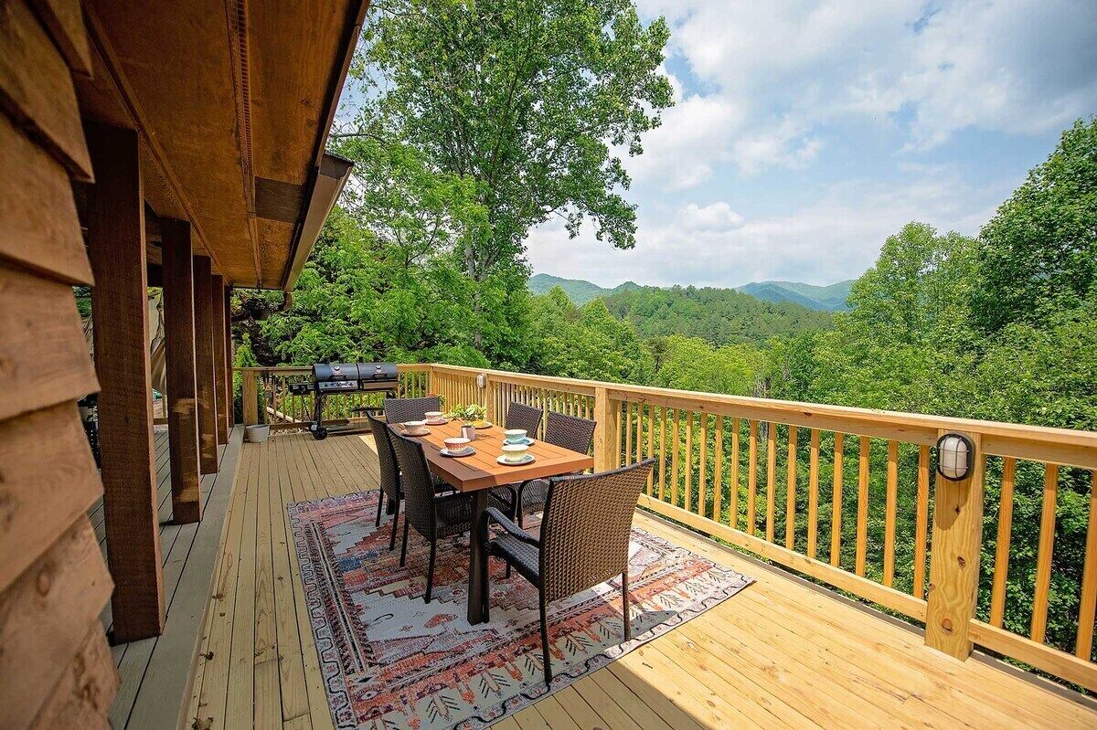 Sunburst Hideaway by Pigeon River, Lake Logan Pisgah N.F.