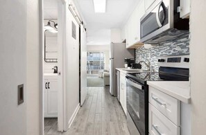 Batterie de cuisine, vaisselle et ustensiles