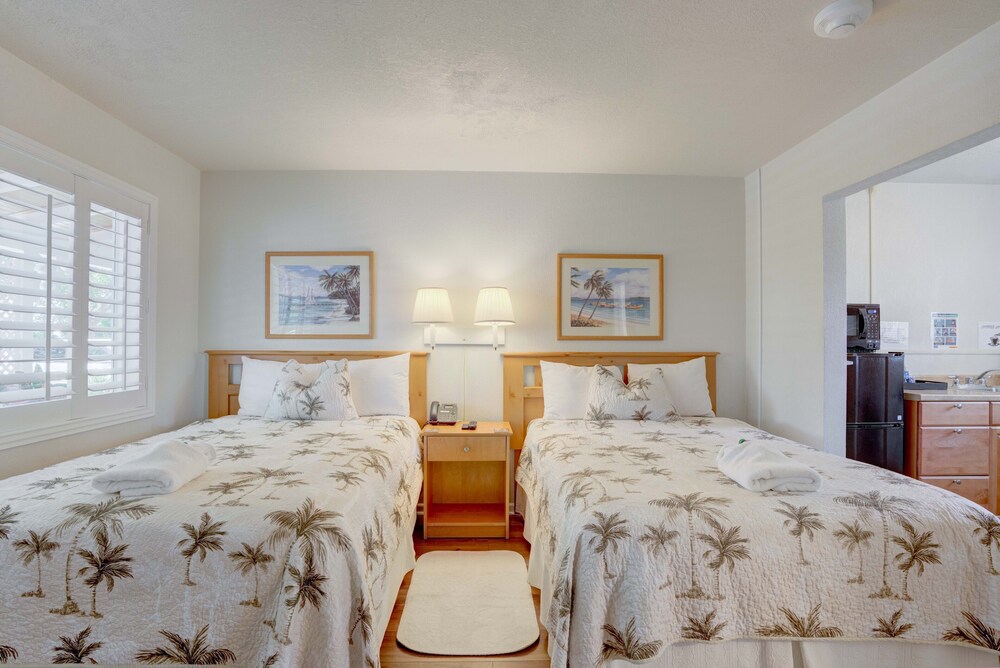 NEW! Room with 2 beds & Tequesta Vrbo