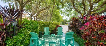 2 Bed Hotel Room with Free Parking - Room 8