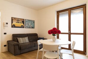 Deluxe Apartment | Living room