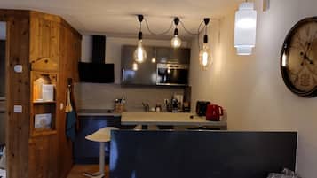 Micro-ondes, four, plaque de cuisson, lave-vaisselle
