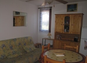 Living area - Villa Entouree D'un Jardin Arbore A LA MER A Vendres Plage (Vendres)