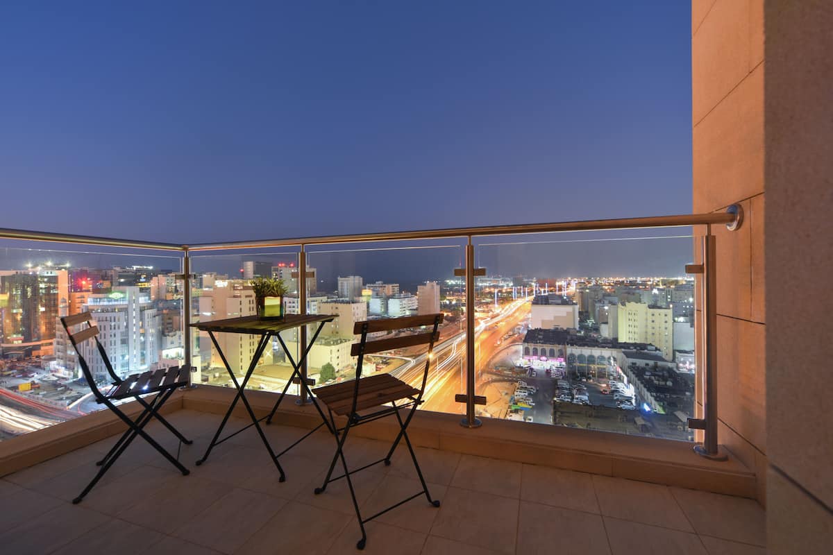 premier apartment, 3 bedrooms, ensuite, corner | frette italian sheets, premium bedding, down duvets, select comfort beds