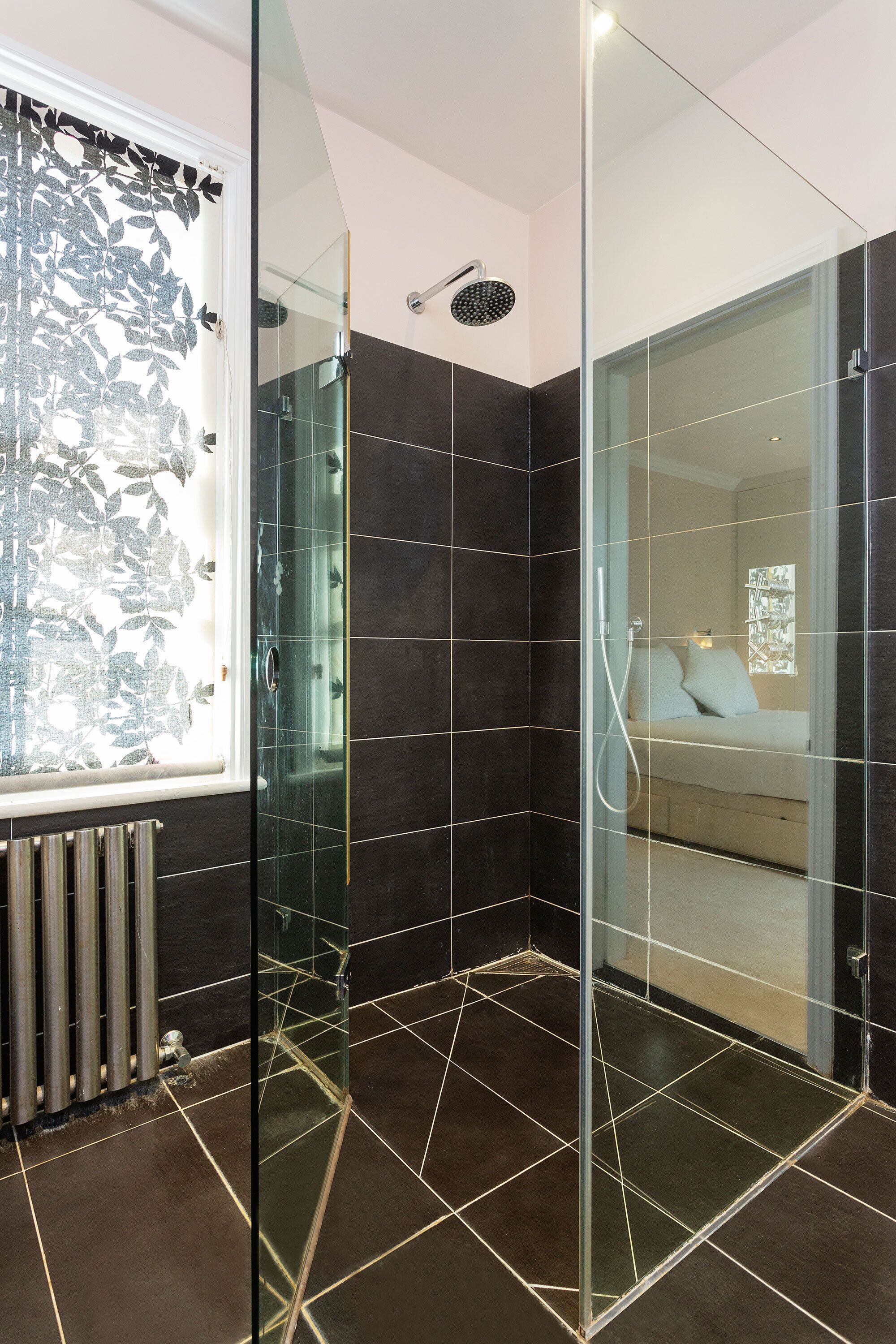 Bathtub, hair dryer, towels