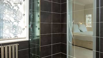 Bathtub, hair dryer, towels