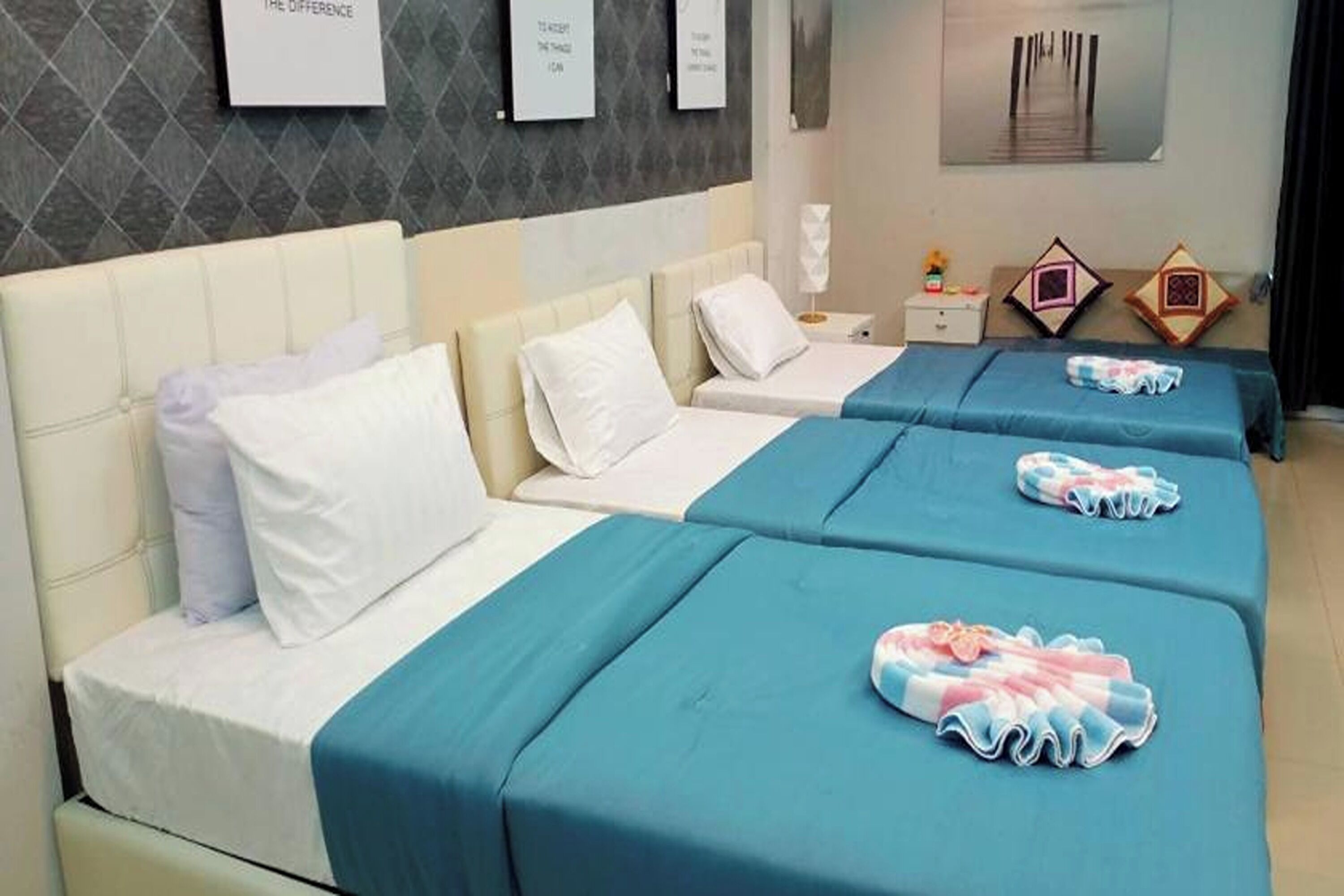 Superior Triple Room | Desk, free WiFi, bed sheets