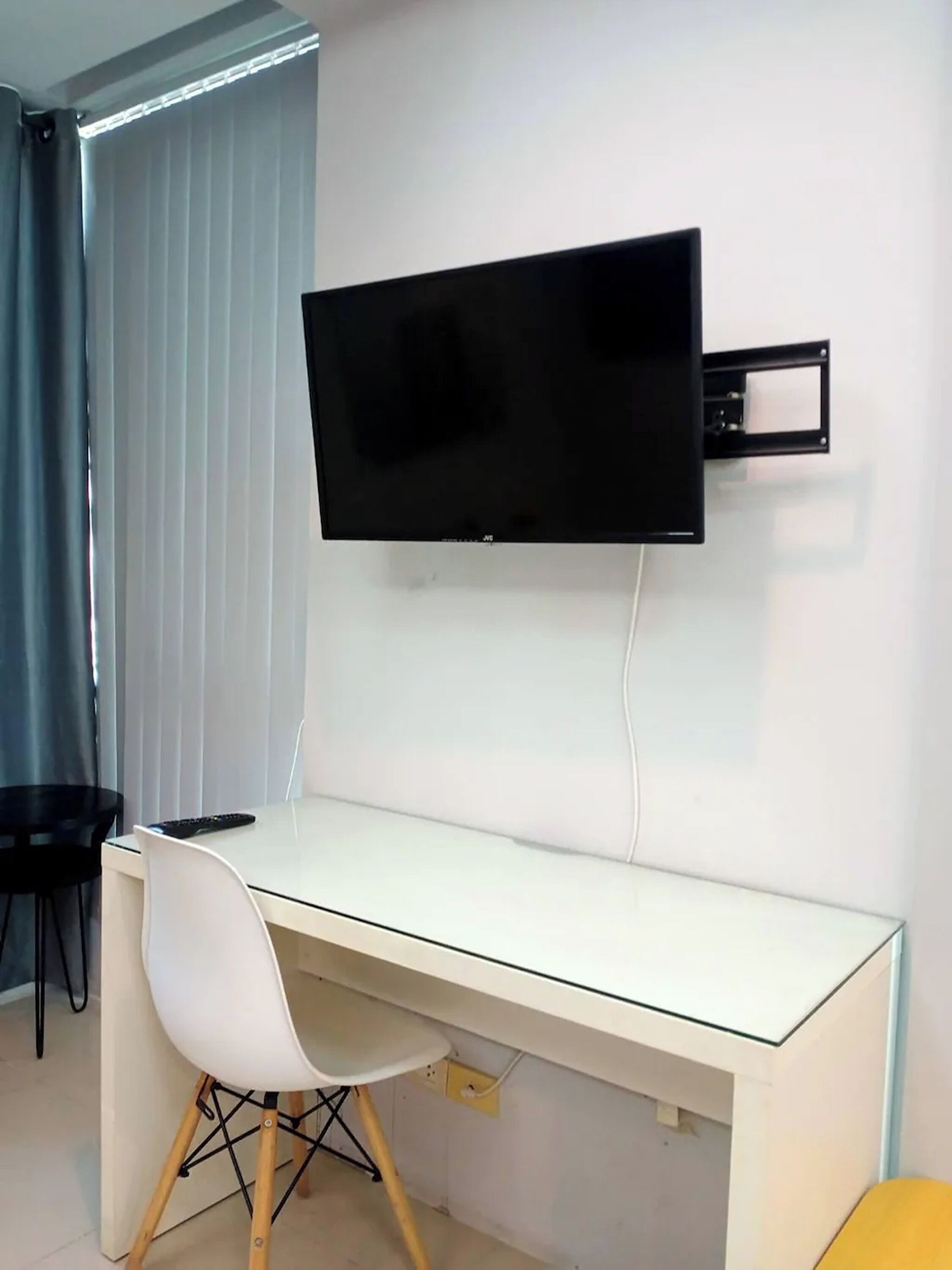 Desk, free WiFi, bed sheets