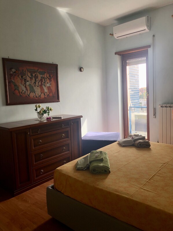 2 bedrooms, desk, iron/ironing board, free WiFi