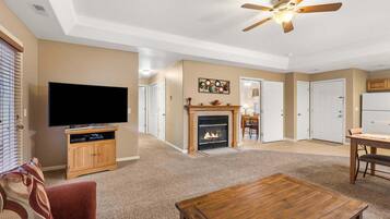 Smart TV, fireplace