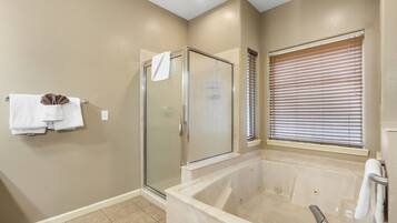 Combined shower/tub, jetted tub, hair dryer, towels