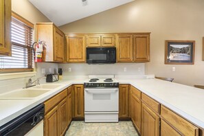 Frigorifero, microonde, forno, piano cottura