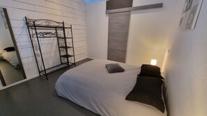 2 chambres, fer et planche à repasser, lit parapluie, Wi-Fi gratuit