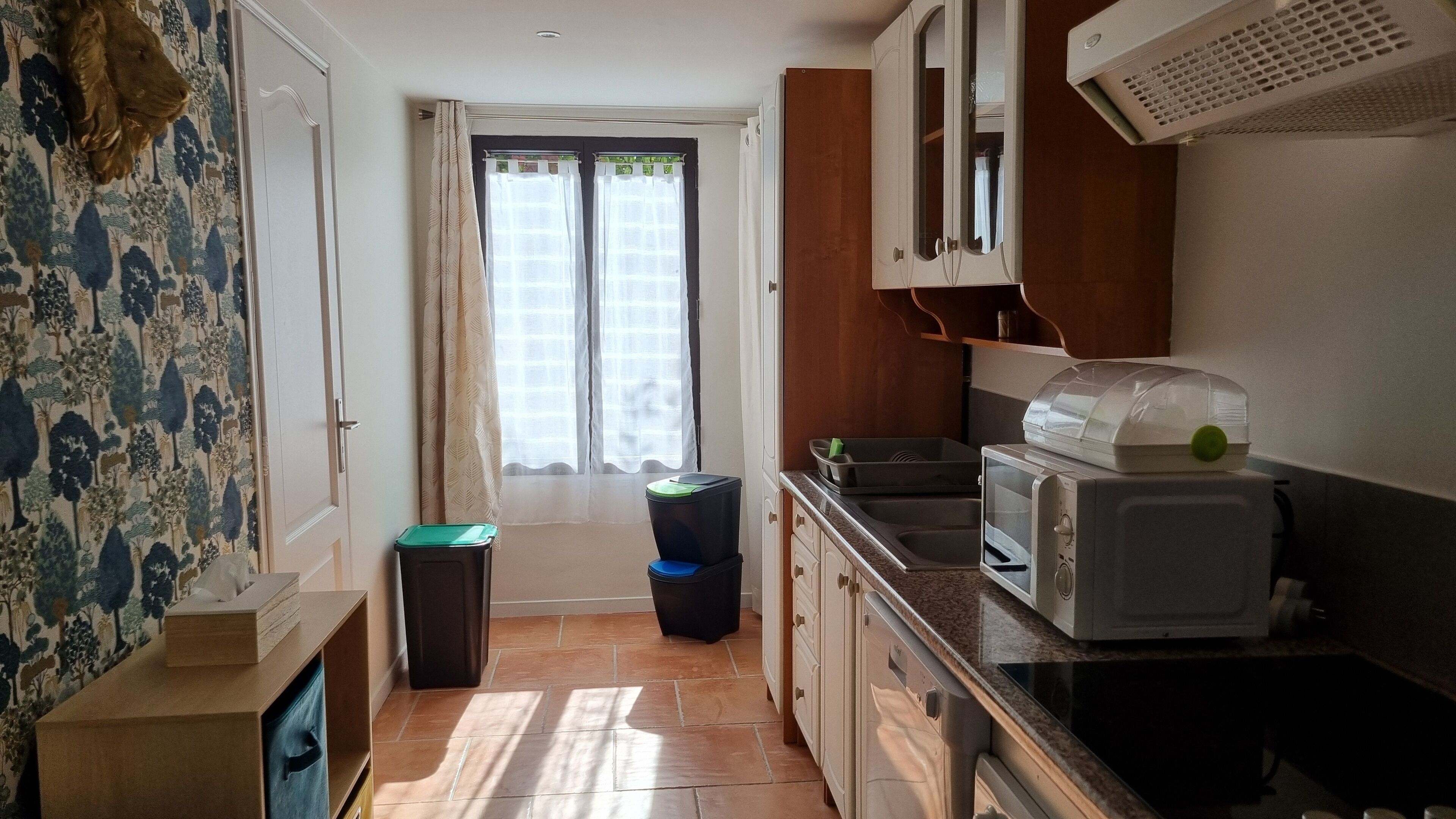 冰箱、微波炉、烤箱、炉灶