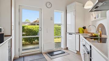 Kühlschrank, Herdplatte, Geschirrspüler