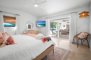 3 chambres, bureau, fer et planche à repasser, lit de bébé portatif