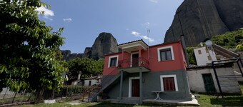 Fani's House Under Meteora