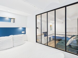 Unclassified image, 4 of 25, button - Le Chanceux fabuleux duplex en design (Cannes)