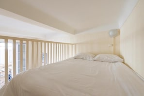 Bügeleisen/Bügelbrett, Internetzugang, Bettwäsche