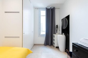 4 habitaciones, tabla de planchar con plancha, internet y ropa de cama 