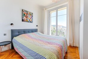 3 dormitorios, tabla de planchar con plancha, Internet y ropa de cama