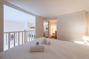 2 bedrooms, iron/ironing board, internet, bed sheets