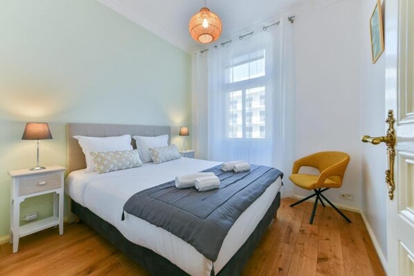 1 bedroom, iron/ironing board, internet, bed sheets