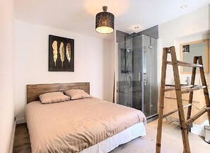 2 chambres, fer et planche à repasser, accès Internet, draps fournis