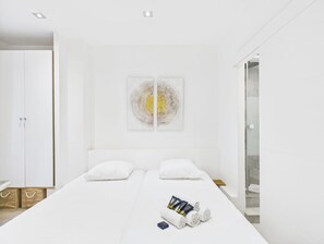 Unclassified image, 5 of 21, button