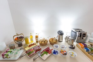 Daily continental breakfast for a fee - Vilaraj (Maribor)