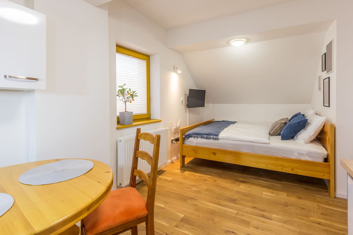 Premium bedding, desk, laptop workspace, free WiFi