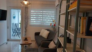 Een smart-tv en een open haard