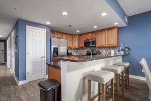 Microondas, lavavajillas y utensilios de cocina 