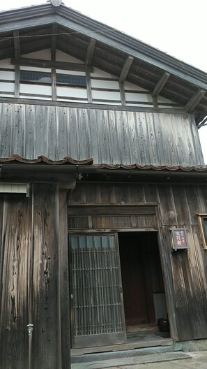 Exterior detail - Japanese Heritage Kaga Hashidate Old private house guest house in Kitamae Shipowners' Village (加賀市橋立町)