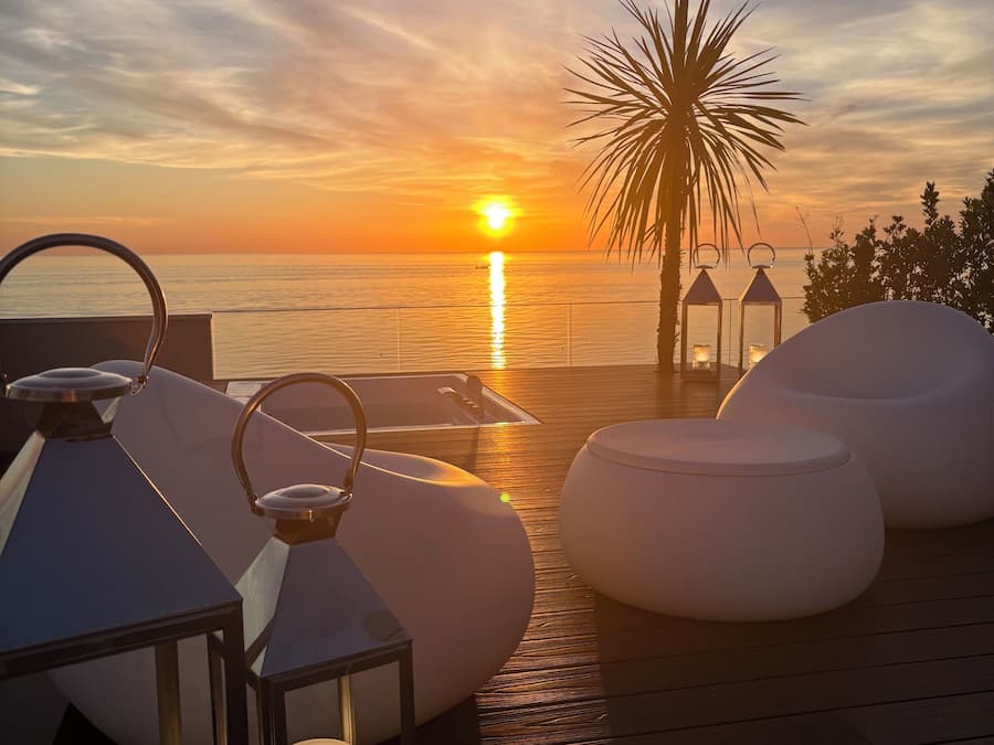 Näkymä rannalle/valtamerelle