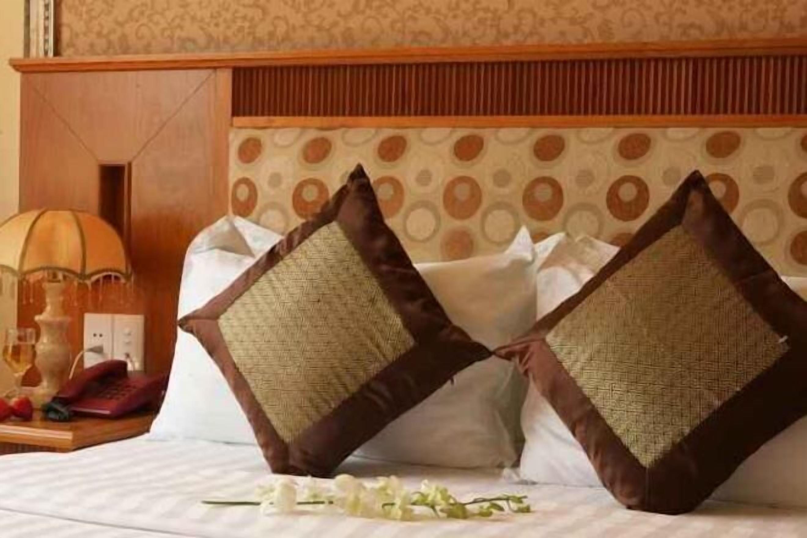 Escritorio, insonorización, tabla de planchar con plancha y wifi gratis 