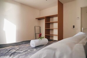 1 غرفة نوم وتجهيزات عازلة للصوت ومكواة/لوح كي وواي فاي مجانًا