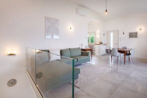 Living area - Villa Palladini With Pool (Torri del Benaco)