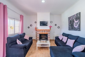 Smart TV, fireplace