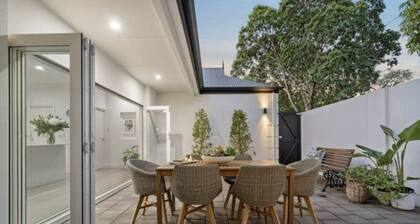 Sandstone Villa In City Fringe Location