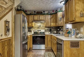 Fridge, microwave, oven, stovetop - Heavenly Daze and Nights 2 bedroom 2 bath cabin located in the Smoky Mountains (Sevierville)