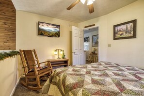 2 bedrooms, desk, iron/ironing board, WiFi