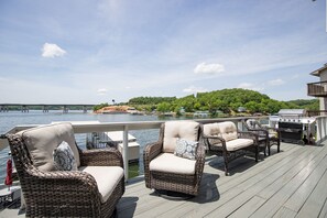 Terrace/patio - Private Lakefront Pool, Amazing Dock Sleeps 26 (Camdenton)