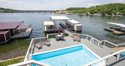 Private Lakefront Pool, Amazing Dock Sleeps 26