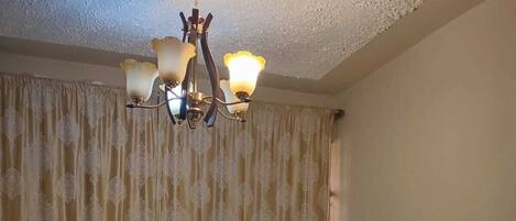 1 slaapkamer, een strijkplank/strijkijzer, wifi, beddengoed